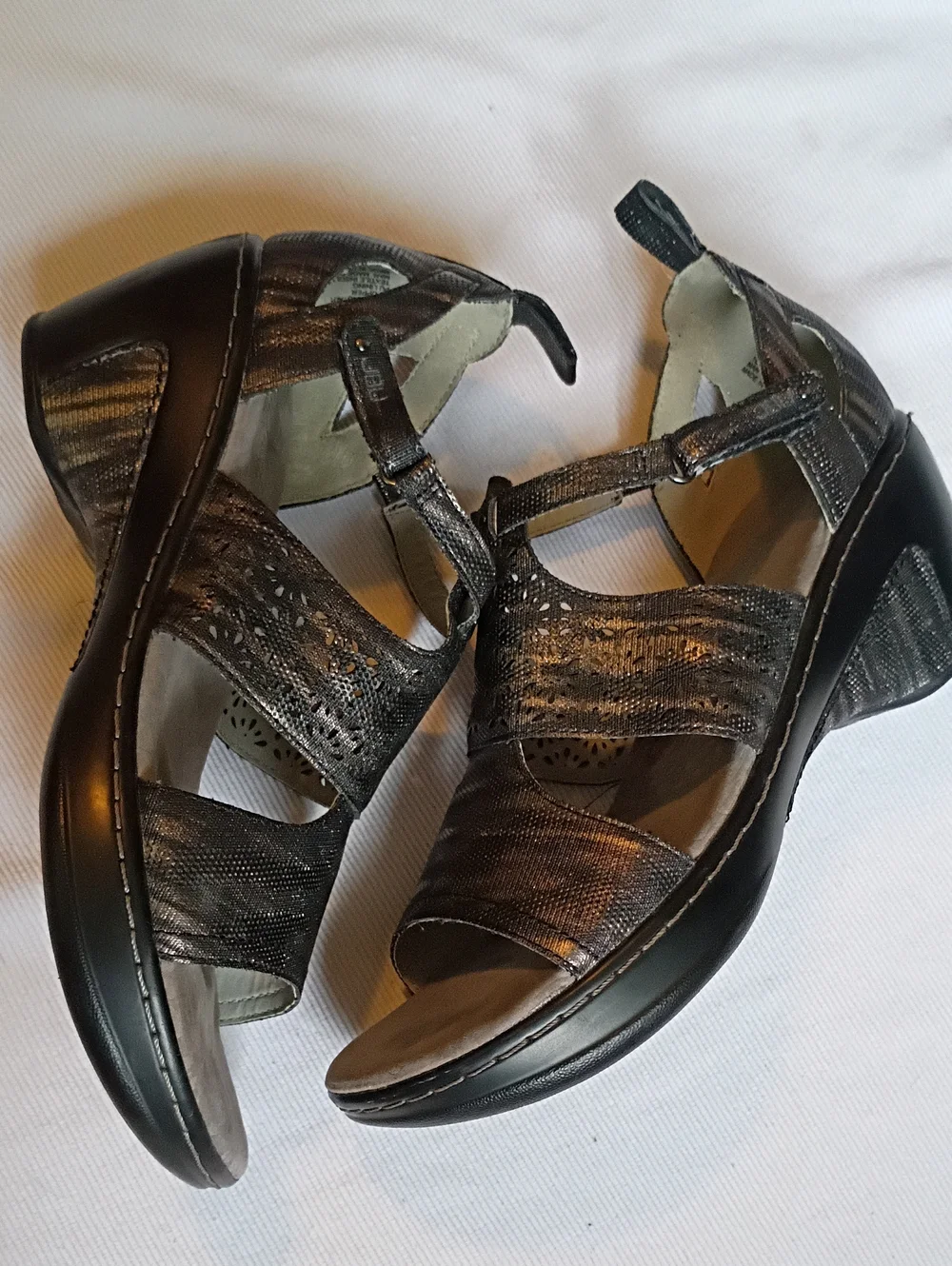 JBU By Jambu Bonita Metallic Wedge